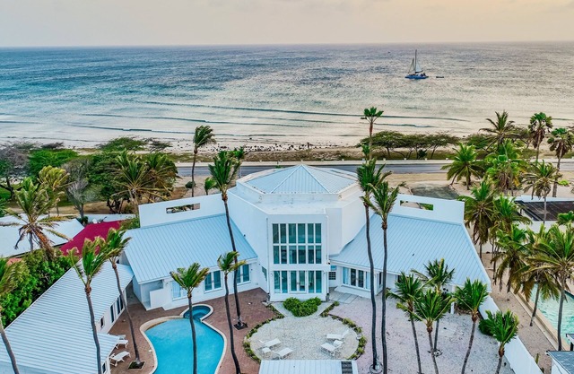 Ocean front 7-Bedroom 7-Bath Sunset views MALMOK!