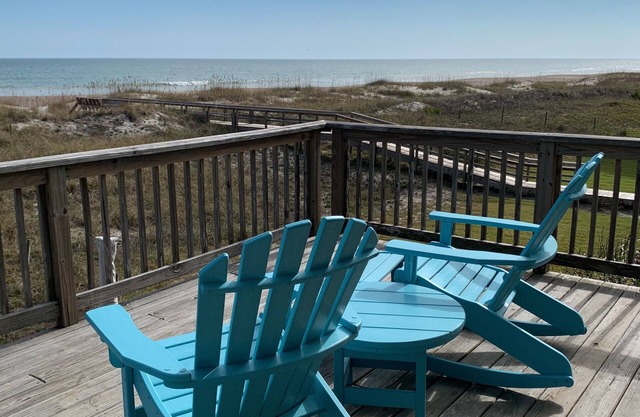 OCEAN FRONT CONDO WITH A SPECTACULAR, PANORAMIC VIEW OF THE BEACH!