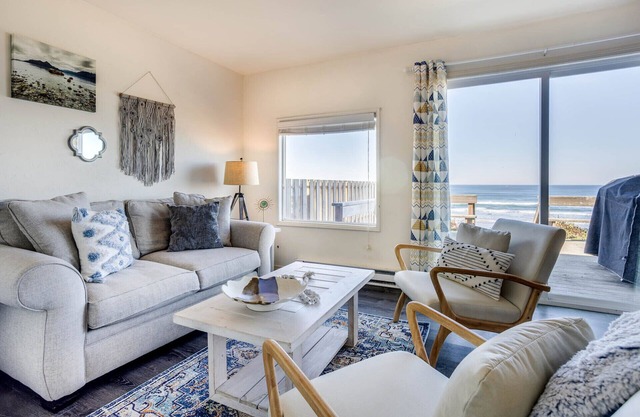 Ocean Front Duplex with Views! Dog Friendly! Free Wifi!