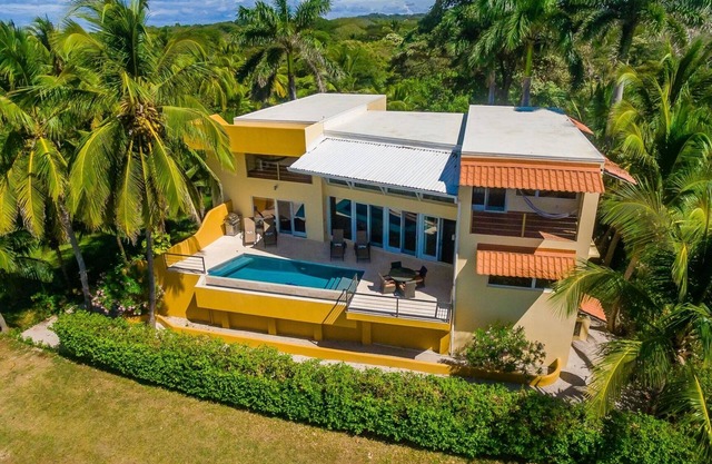 Ocean Front Elegance in Playa Negra, CASA SOMOS UNO