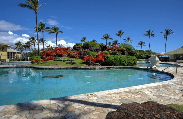 Ocean Front’s Top End Unit; Partial Ocean View in Lanai; 1minute walk to Beach