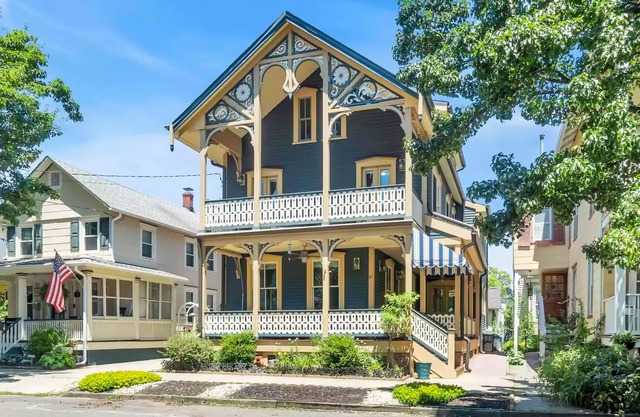 Ocean Grove! 2 blocks beach & 2 blocks to Main Street