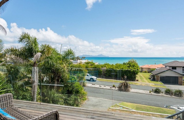 Ocean Oasis - Langs Beach Holiday Home
