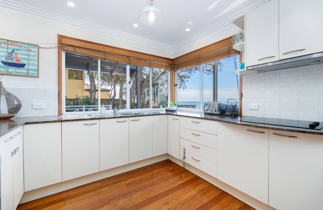 Ocean Pearl - 3 Bedroom, Beachfront property!