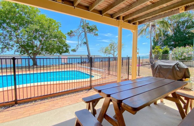 Ocean Shores DOWN - Burrum Heads- Riverfront - Pool - 2BR