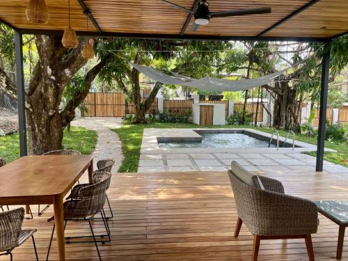 Ocean Sounds Villa Mango - walk to Playa Hermosa