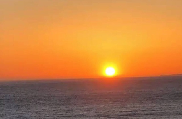 Ocean-View 2-Bedroom Apartment with WiFi and AC in Serene Marina del Rey