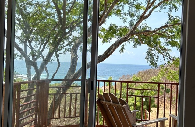 Ocean View Cabanas Alegria - 3min walk to best beach/yoga/both villages.