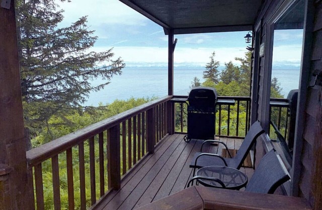 Ocean-view Cabins on the Anchor Point Bluff