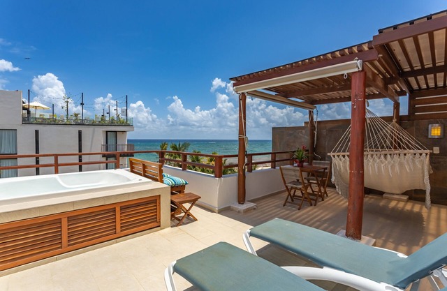 Ocean view condo for 6. Private terrace and jacuzzi