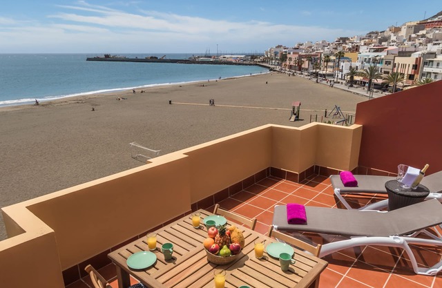 Ocean View Penthouse Beachfront Unbeatable sea views. Wifi. A/C