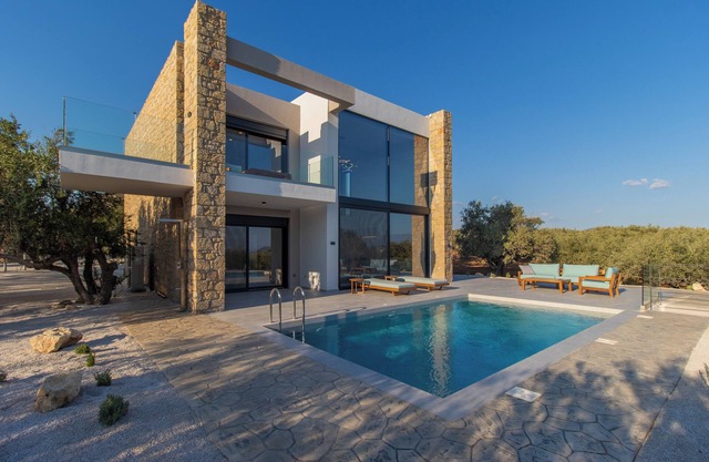 Ocean view Villa in Messinia, Greece n5-10 mins to the beach and golf course