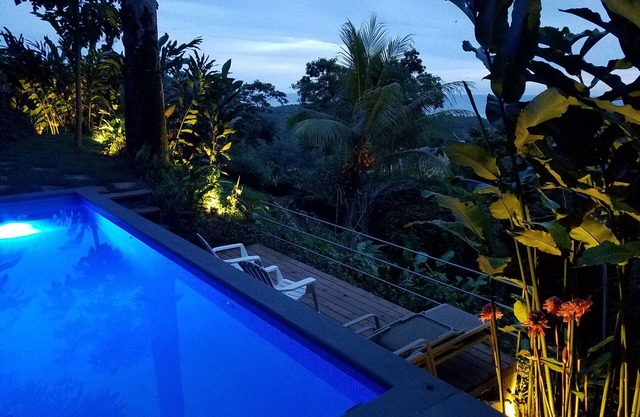 Ocean View Villa with Private Pool, Huge Floating Deck & Direct Sunsets!