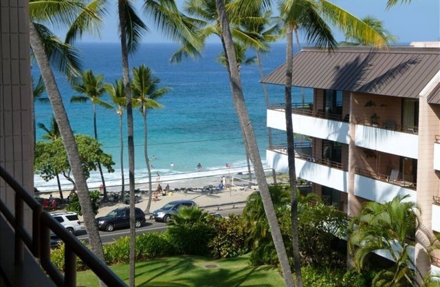 Ocean Views and only Steps from Magic Sands Beach!