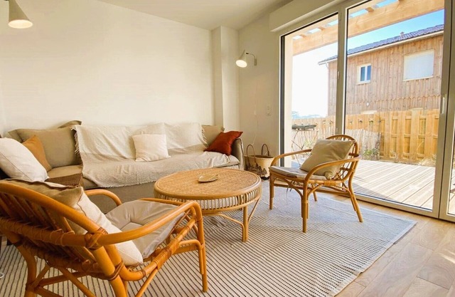 Oceana V2 3*, waterfront and modern comfort in Contis!