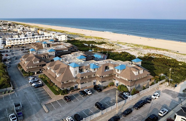 Oceanfront 3 bed 2 bath Condo, Pool, Pvt Bch Access