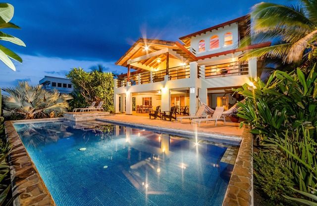 Oceanfront 5 Bedrooms with Amazing Pool, Great Ocean and Sunset Views!