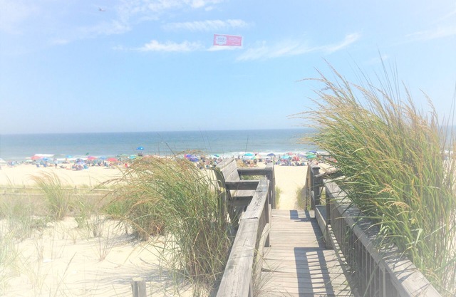 Oceanfront,7decks,HotTub,Game rm, Elev, Priv Beach walkway