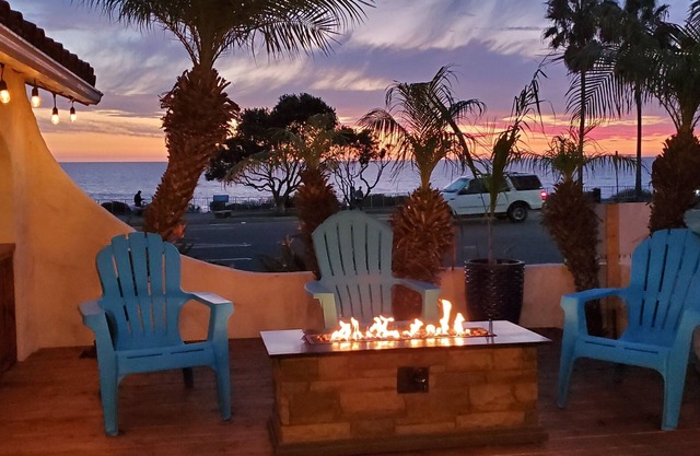 Oceanfront Beach Cottage with private yard, and 50 yards too the sand
