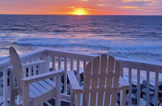 Oceanfront Carolina Beach condo, panoramic views and pool! Steps away to CB fun!
