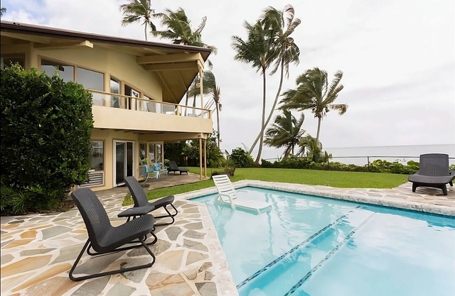 OCEANFRONT DUPLEX, with POOL, SAUNA and steps from BEACH