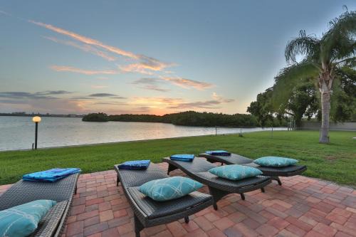 Oceanfront home with sunset views of Sarasota Bay and heated pool