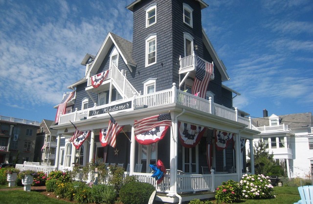 OCEANFRONT, HUGE SUITE SLEEPS 6 , Ocean Views Galore! Great outdoor deck!