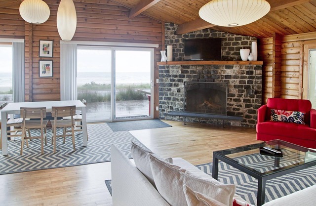 Oceanfront Modern Cabin