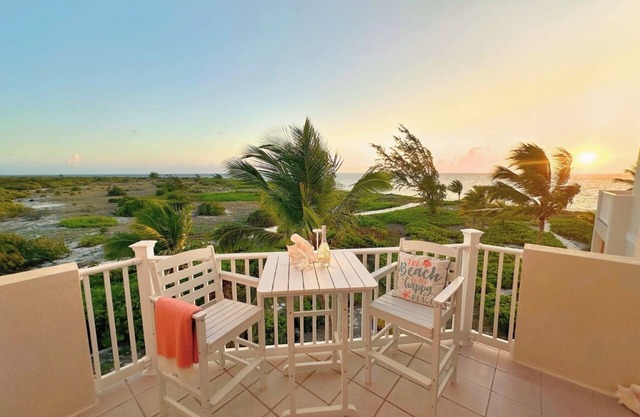 Oceanfront Penthouse Condo — Steps to Beach, Pool & Hottub! Paradise Awaits You.