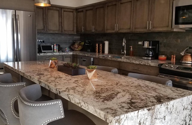 Oceanfront Resort Beach Paradise! Great Reviews, Modern Remodel great location!