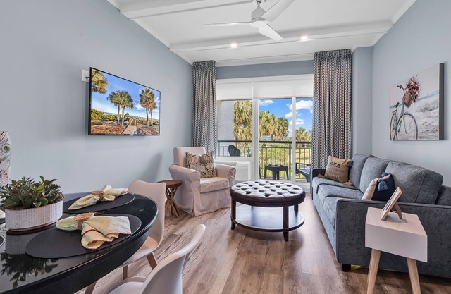 Oceanfront: Sea, Sun, & Sand renovated 1-bed 1-bath condo at Bridgewater