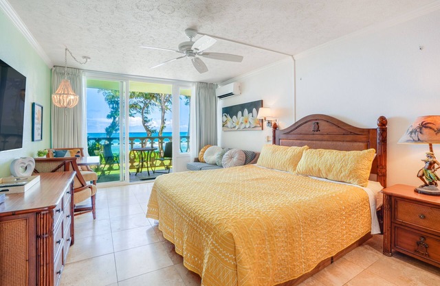 Oceanfront Studio with AC | King Bed | Pool Access