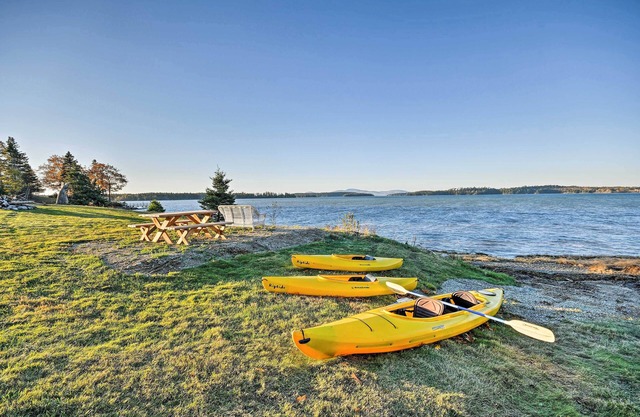 Oceanfront Sullivan Cottage on 6 Acres w/Kayak!