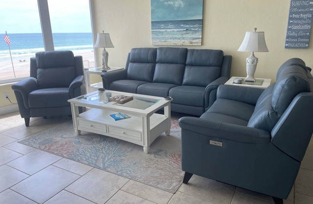 Oceanfront, non-drive beach, heated pool, sport courts, gym