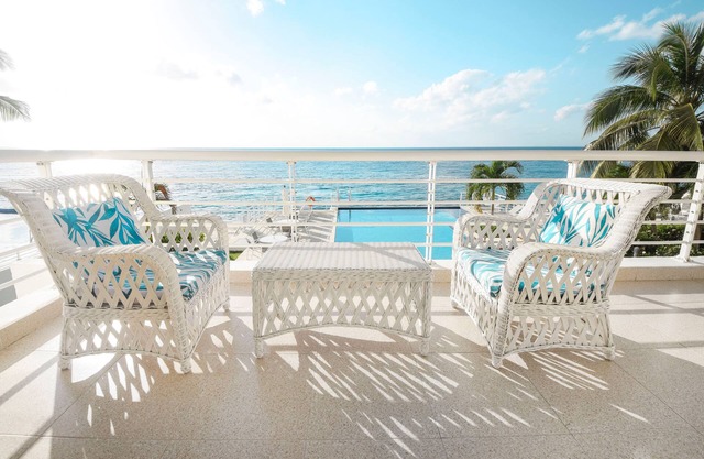 Oceanfront View in Chic Condo Nah Ha 201