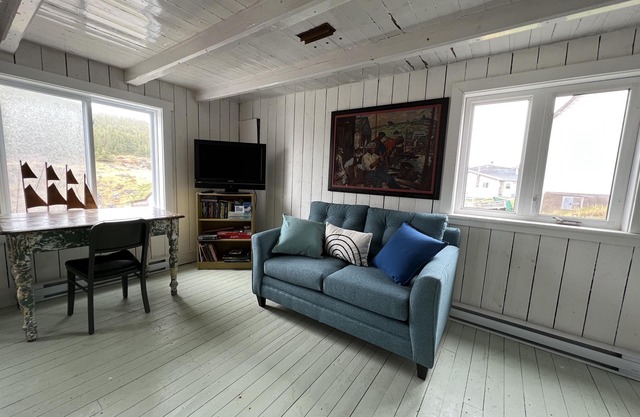 Oceanside Artists Cottage, Dunfield, Trinity Bay