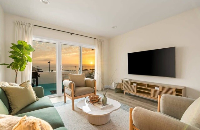 Oceanview Suite | Steps from Ocean | King bed