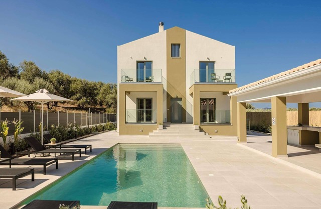 Odore Di Mare - Four Bedroom Villa, Sleeps 8