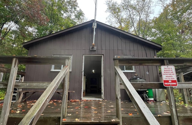 Off-Grid Forest Cabin on Beautiful Lake in Almaguin Highlands