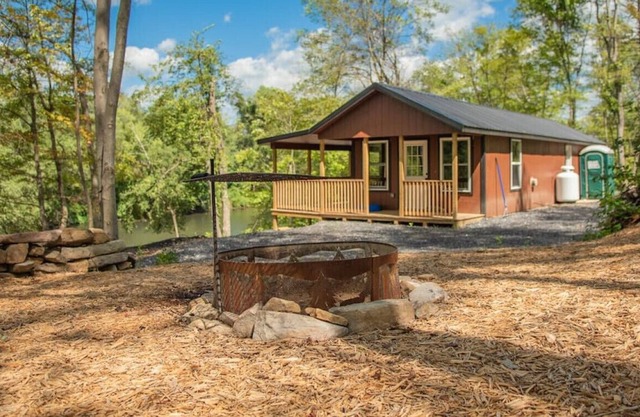 Off grid; River front getaway, boat. Firepit, woodland; Generator. 2 Bedrooms.