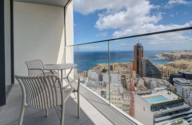 Official Mercury Suites - Lux Sky High w/WIFI & AC