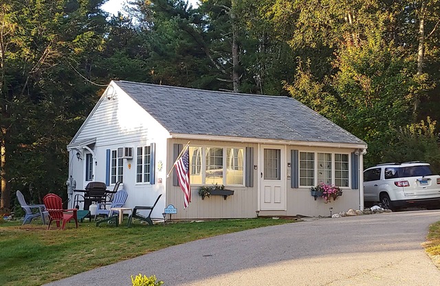 Ogunquit Cottage -Walking distance to Beach & Town-2Bed/2FullBath quiet cottage