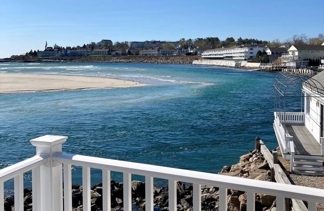 Ogunquit ocean front 1BR/1BA with deck, short walk to beach + center of town