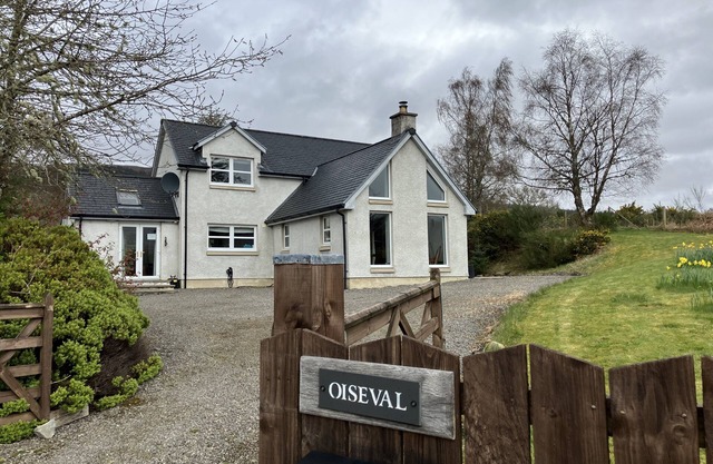 Oiseval is a pet friendly cottage with magnificent views. Newly available!