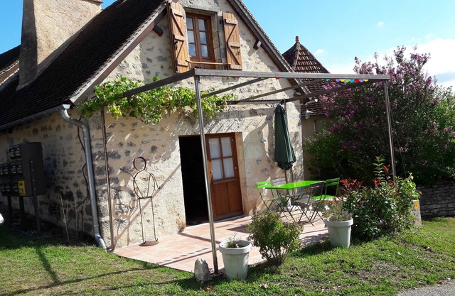 Old bakery renovated in the heart of a village of causse close to major sites