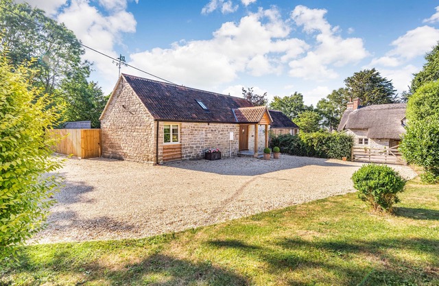OLD FARM STABLES, pet friendly, with open fire in Sparkford