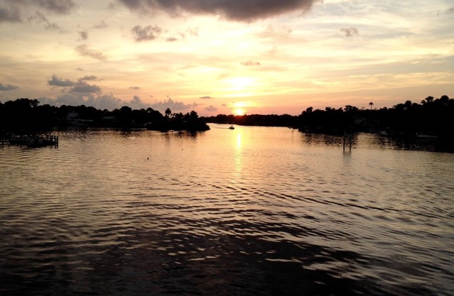 Old Homosassa Waterfront! Long Western Views! No Red Tide Here! Cedar Shack!