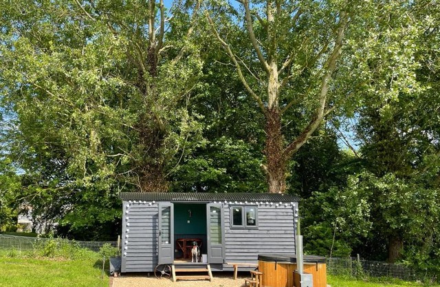 Old King William Shepherd Huts and Private Hot Tubs in North Norfolk