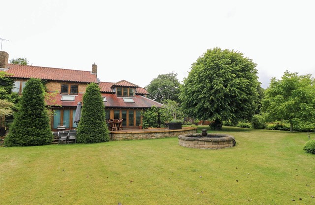 OLD MILL HOUSE, family friendly, with a garden in Cuckney