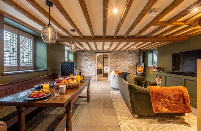 Old Parlour Haven - Two Bedroom House, Sleeps 4